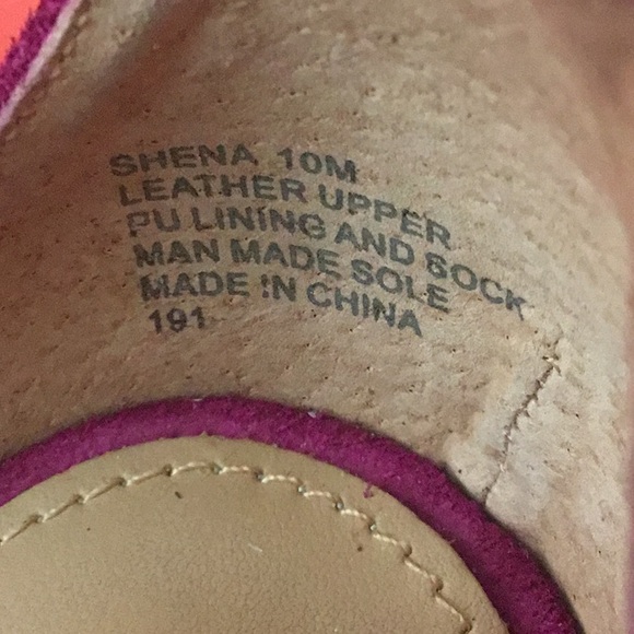 Steve Madden Shena Magenta Color, Suede leather chunky heel Sandals. - Picture 6 of 9